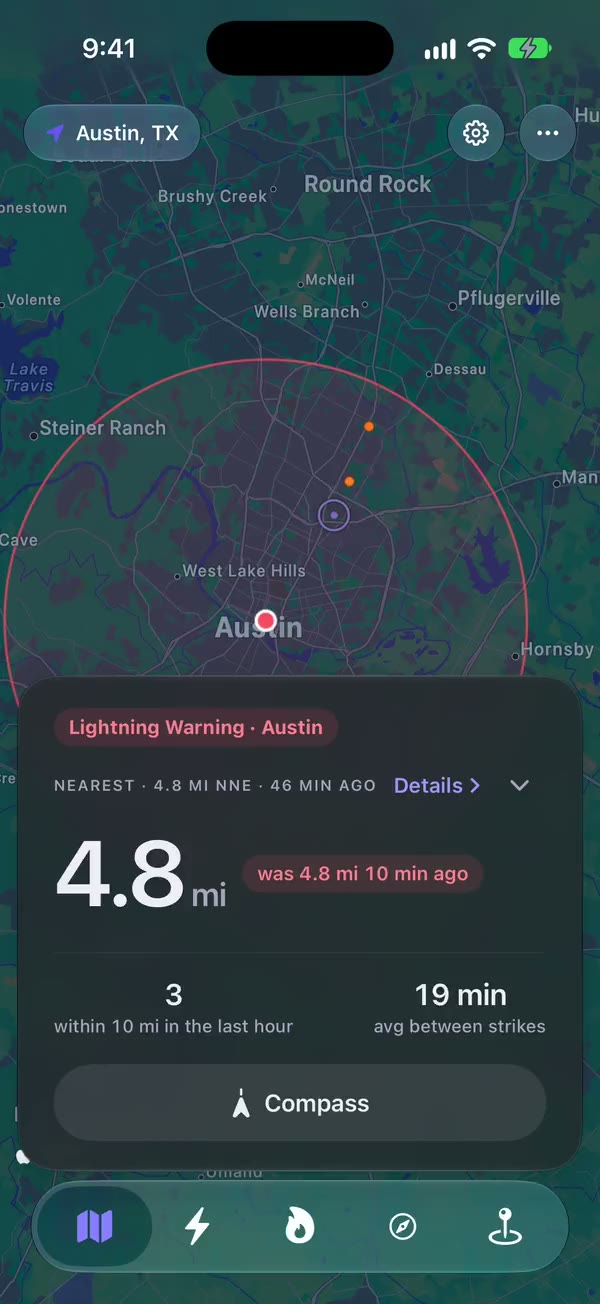 The app at night: the nearest strike, its distance and direction, on a live map